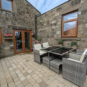 Cozy Close To Haworth Sleeps 2 With Garden , Keighley United Kingdom