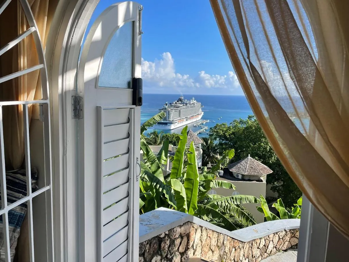Hummingbird Retreat - Luxury Oceanview Apt, 7-Minute Walk To Beach Ocho Rios