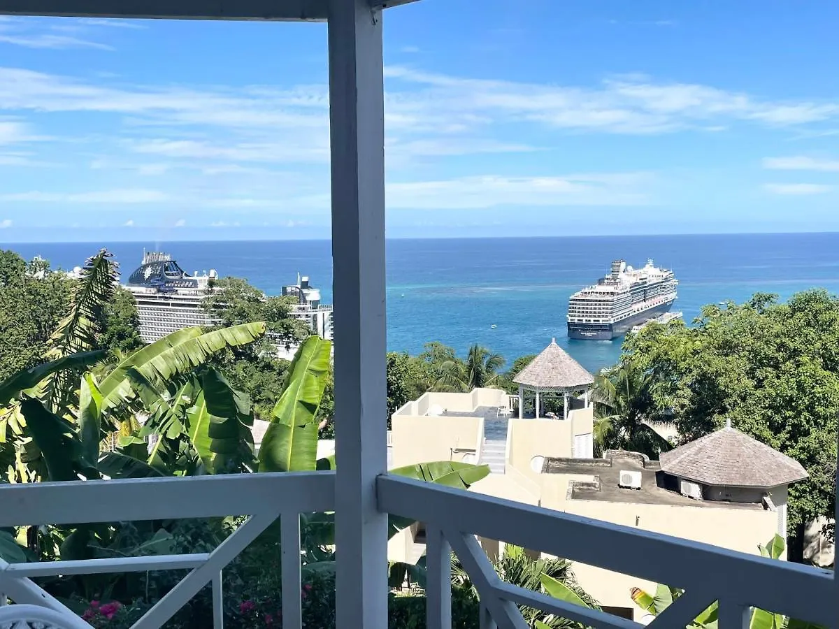 Hummingbird Retreat - Luxury Oceanview Apt, 7-Minute Walk To Beach Ocho Rios Jamaica