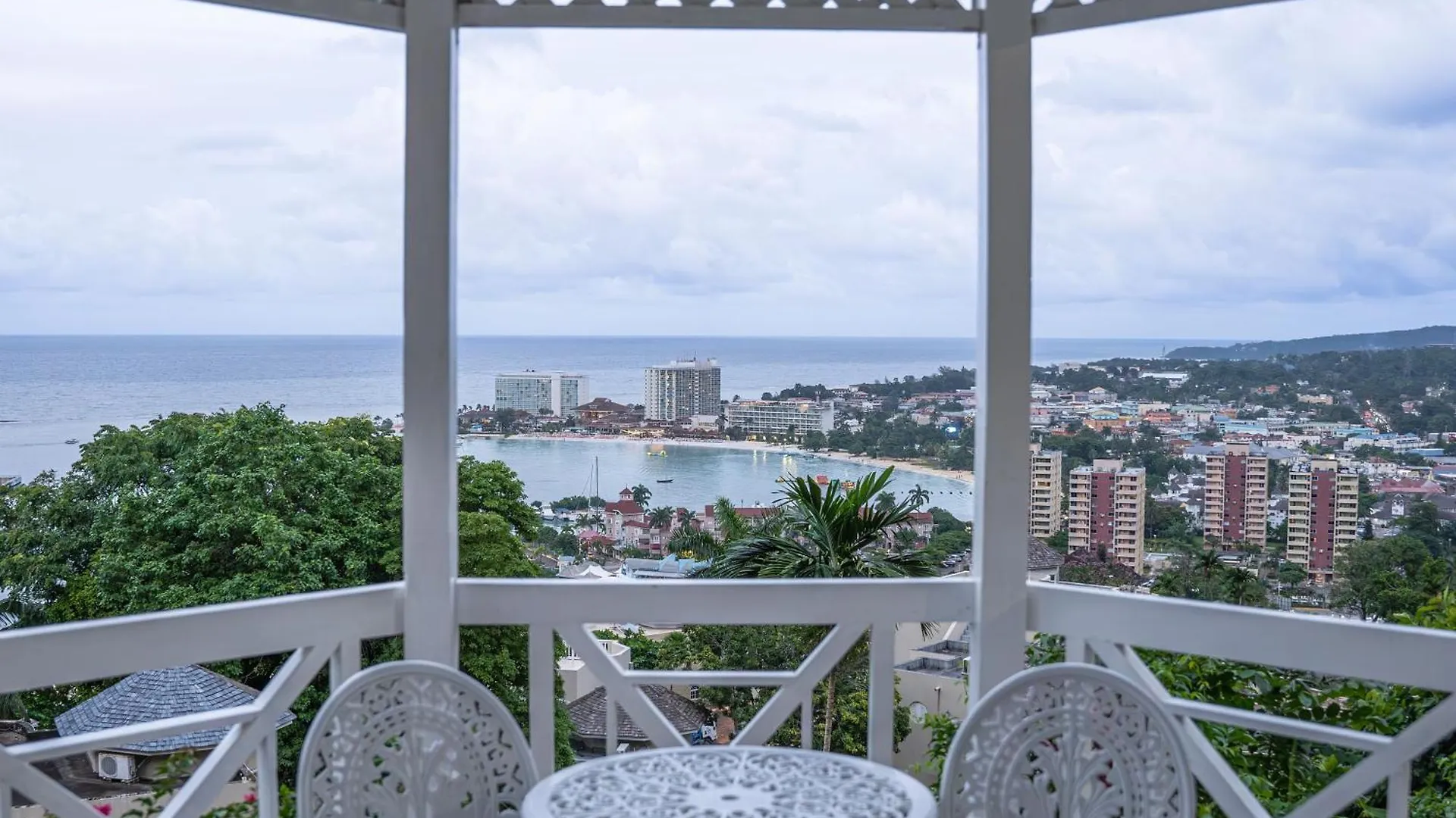 Hummingbird Retreat - Luxury Oceanview Apt, 7-Minute Walk To Beach Ocho Rios 0*,  Jamaica